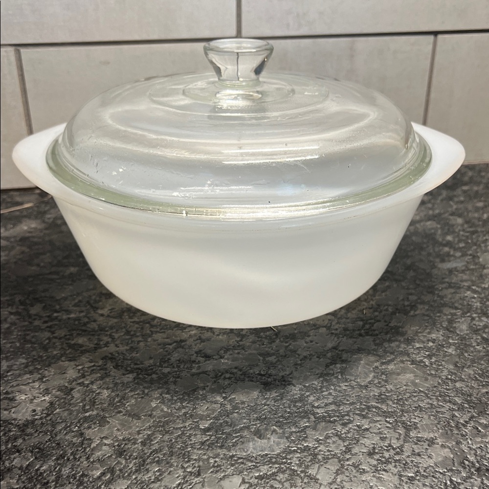 Vintage 2qt Glassbake  Glass Lid White Casserole Dish. Exc condition